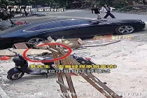 租客烟头点燃纸皮2女生铲沙灭火 善举避免大损失