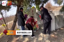 75岁退伍军人夫妻守护烈士墓20年