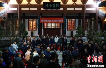 
                    江西彭泽：“长江夜话”探索基层治理新路径
               