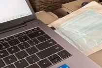 女子投诉男子吸烟被发口罩 乘务员无奈之举引发热议