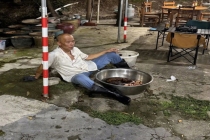 莫氏鸡煲老板脸上终于有笑容了 限号首日迎转机