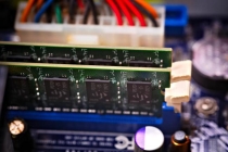 内存条迎来一波崩盘 价格断崖式下跌