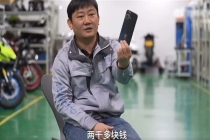 张雪还在用2000多块钱的坏手机 执着追梦者