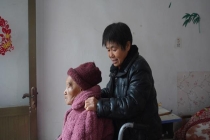 儿媳照顾婆婆35年获评“中国好人” 孝行感动乡邻