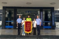 95后交管大队队员的执着救了一条命 人民卫士获赞