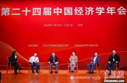 
                    学者：人工智能时代应培养高端人才
               