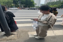 连续两年有考生向记者借手机 考点外的温暖求助