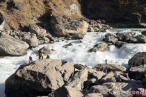 家属放弃打捞虎跳峡男子尸体 自然水域救援困境凸显