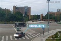 小车转弯未减速观察致三车事故 司机全责被罚