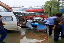 致学生2死客车司机已被控制 违法超员酿悲剧