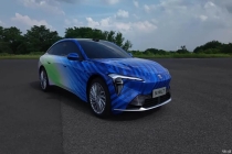 800V架构+6C快充+超700km续航，合资SUV的反击来了？！