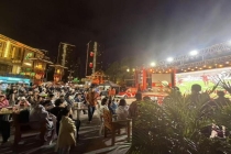沈阳老北市变身“露天狂欢主场” 足球与烟火的碰撞