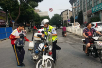 司机不熟悉路线 考生求助骁骑送考 交警紧急护送保准时