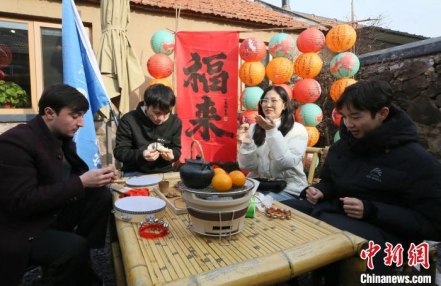 
                    外籍留学生走进青岛胶州体验中国乡村之美
               