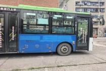 四川乐山一公交车车身广告语引争议 涉事车辆已清洗完毕