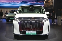 销量登顶却遭恶意抹黑，魏牌高山强硬维权，彰显高端MPV赛道底气