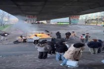 摊主回应在英国曼彻斯特卖烧烤 留学生排队尝家乡味