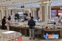 金价大跌有人抄底48根金条 投资者心态分化