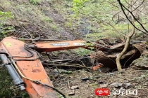 男子自带挖掘机为社区修路坠崖身亡 口头雇佣引发争议