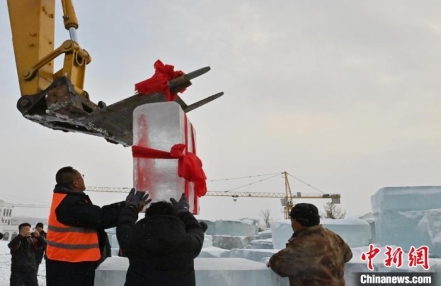长春新雪季掀“国潮”:用中国式浪漫迎四海游客
长春新雪季掀“国潮”:用中国式浪漫迎四海游客