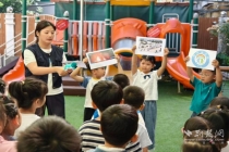 防震减灾小课堂开课 幼儿学习避险技巧