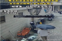 男子身体不适坐在路边摇椅上安详去世 平静离世引网络热议