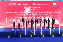 三天两船！38000吨多用途重吊船顺利吉水
