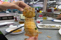 皮皮虾事件当事顾客称被网暴 否认想吃白食
