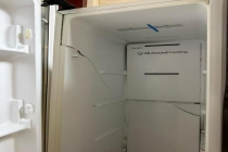 14岁男孩将干冰放冰箱炸了 科学实验酿大祸