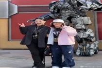 全红婵杨倩同游北京环球影城 赛场外的温暖瞬间