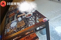 男子吃完面加酱被店主曝光 浪费行为引争议