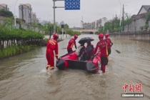 桂林暴雨 交警消防护航高考学子赶考 多方联动保障畅通