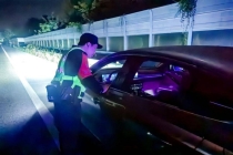 司机高速路上手脚发麻求助交警 紧急救援化险为夷