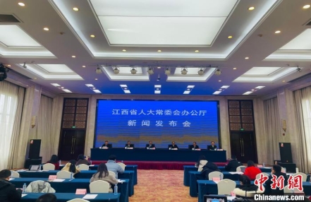 
                    《江西省湿地保护条例》将施行：鄱阳湖湿地区域禁止围湖造地
               