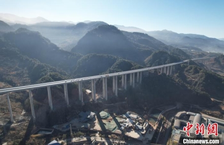 
                    云南怒江建州70周年 再添一条高速公路
               