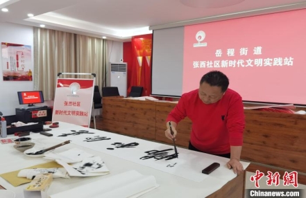 
                    山东推动“社工+志愿服务”模式 构建基层治理新格局
               