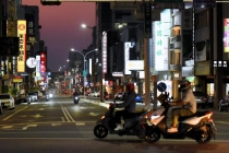 “机车之岛”台湾热议张雪机车夺冠 大陆制造引期待