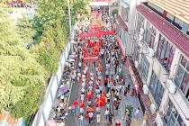 湖北一镇万人空巷沿街欢送学子赶考 民俗盛典壮行