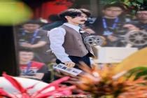 沙溢捧着张真源的脸亲了一下 综艺中的百变魅力