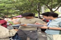 00后班主任带珍藏7年明信片送考生 温暖鼓励助力高考