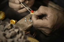 黄金暴跌之后谁还在买老铺黄金 品牌忠诚度受考验