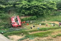 梧州公交车坠桥致3死5伤 事故救援与调查进行中