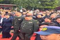 毛新宇向毛主席铜像敬献花篮 深切缅怀敬爱的爷爷