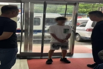 小区保安长期匿名骚扰业主母女 涉事者已被警方带走调查