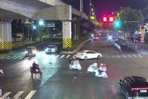 抬车救人的6位好心人获奖励 善举温暖人心