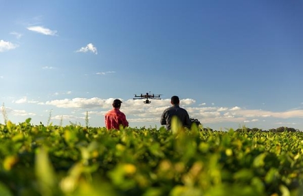 低空经济“加速起飞”催生无人机“飞手”考证热 低空经济“加速起飞”催生无人机“飞手”考证热