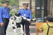 全国首次人机协同城管执法试点落地上海张江，智元灵犀X2变身执法“智能助手”