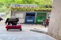 硕士答辩致谢学校让拾荒老人进校 双向善意温暖人心