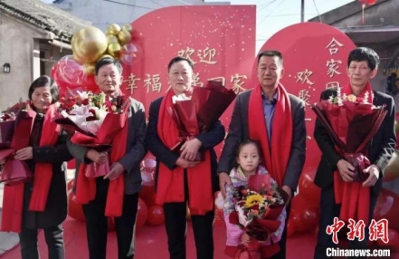 “国家的孩子”惠幸福浙江宁波寻亲:相信自己会幸福
“国家的孩子”惠幸福浙江宁波寻亲:相信自己会幸福