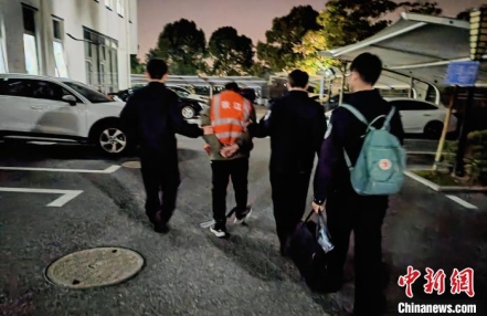 
                    上海警方严厉打击涉消费券违法犯罪 抓获18名犯罪嫌疑人
               